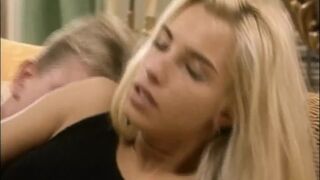 Timea Margot dostaje wielkiego kutasa w pierwszym odcinku Retro Lover Lane