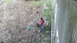Krissy Kage z czarnymi włosami, okrutnie zerżnięta w opuszczonym budynku