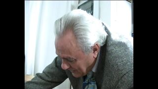 Prawdziwe włoski mamuśki gwiazda porno ssie w 4 prywatnych przestępców