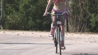 Penelope Tiger jest związany i ssać Mike Angelo twardego kutasa w BDSM z głębokim gardle i duży tyłek