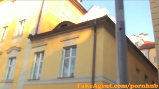 FakeAgent - kruk seksowna milf krzycząca spermę
