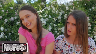 MOFOS - Czy mogę trochę uwieść twoją dziewczynę?