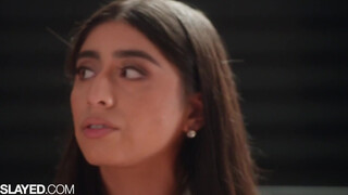 SLAYED Violet Myers prezentuje swoje ogromne cycki