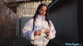 Public Agent - Seksowna chuda dziewczyna pieprzy się za pieniądze