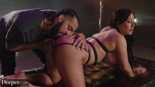 Deeper - Jennifer White lubi perwersyjny seks