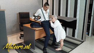 Dojrzały karłat Sara Jeden w powietrzu rozpieszczony przez Toyboy Cris Angelo