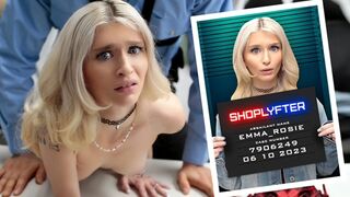 Emma Rosie mówi, że jest niewinna, ale szybko wyzna swoje grzechy i dostanie kutasa gliniarza