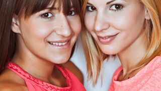 Dzikie lesbijskie przyjęcie węgierskich dziewczyn z Candy Sweet i Cindy Loarn